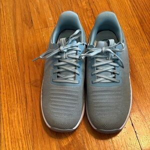 Women’s size 7.5 2E (extra wide) OrthoFeet Blue Athletic Shoes